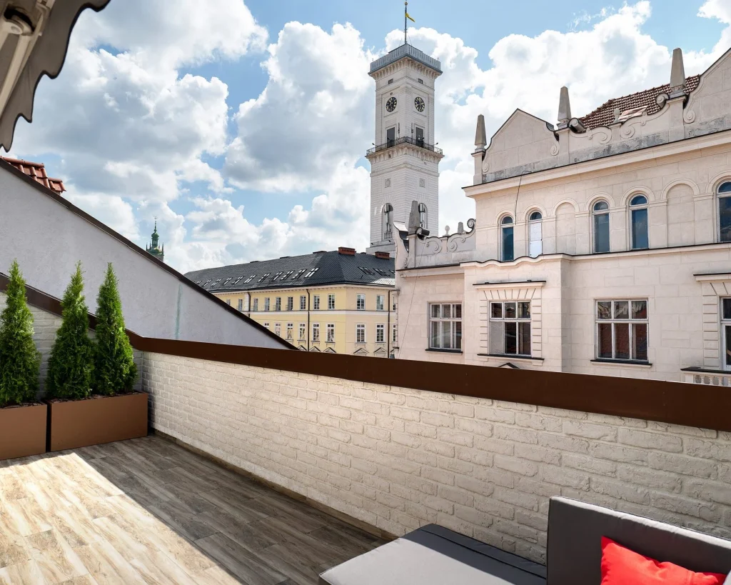 Superior Terrace, photo 1